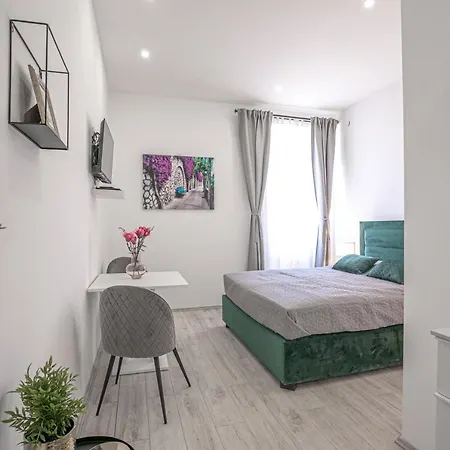 Deluxe Antonio 풀라