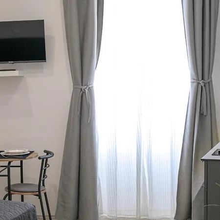 Deluxe Antonio Pola