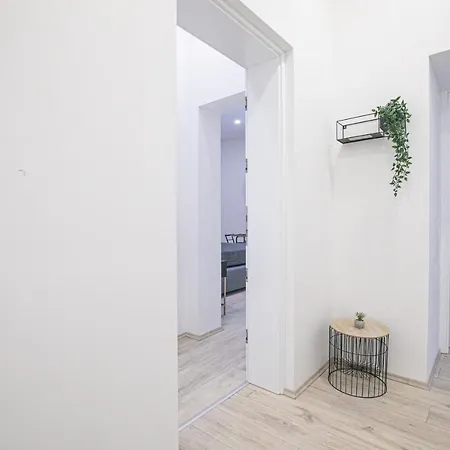 Deluxe Antonio プーラ