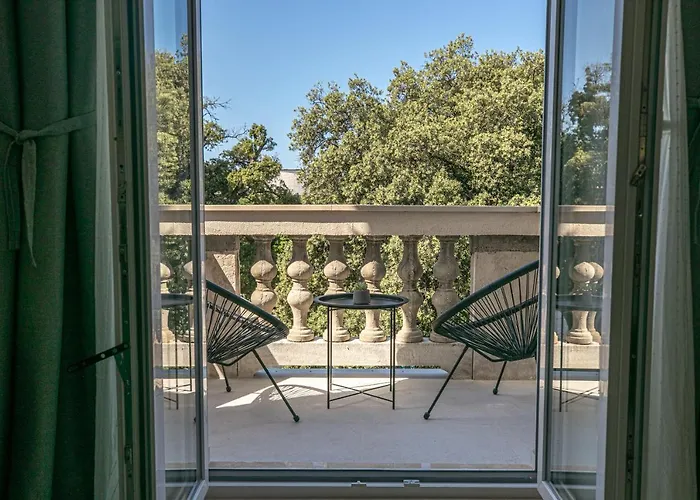 Deluxe Antonio * بولا