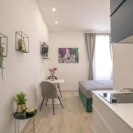 Deluxe Antonio Пула