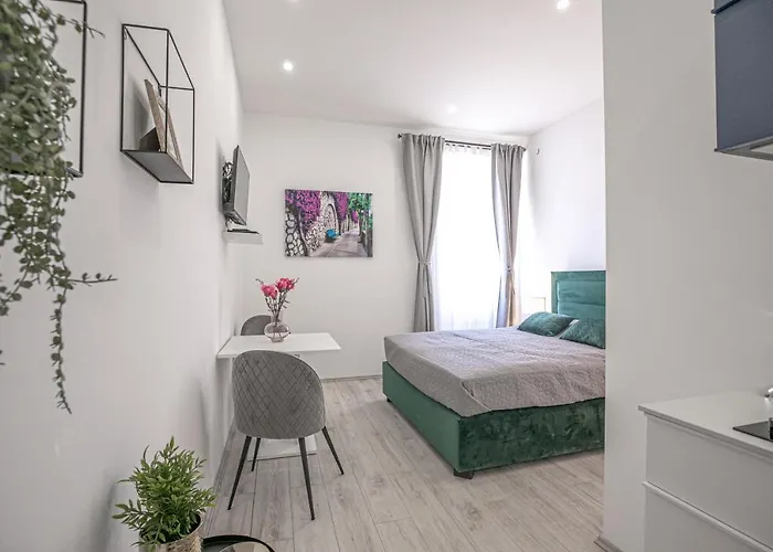 Deluxe Antonio פולה