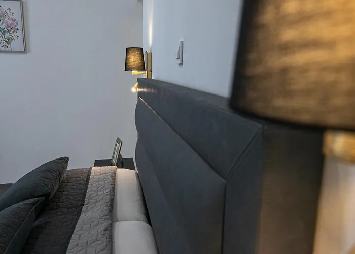 Deluxe Antonio * Pula